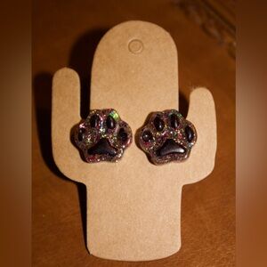 Pawprint studs
